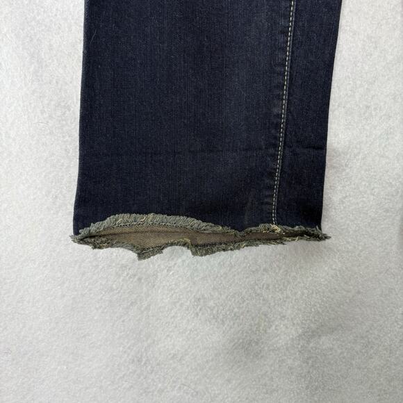 Torrid‎ Women’s Size 16 Crop Boyfriend Distressed Denim Fray Hem Stretch Jeans - Picture 3 of 7